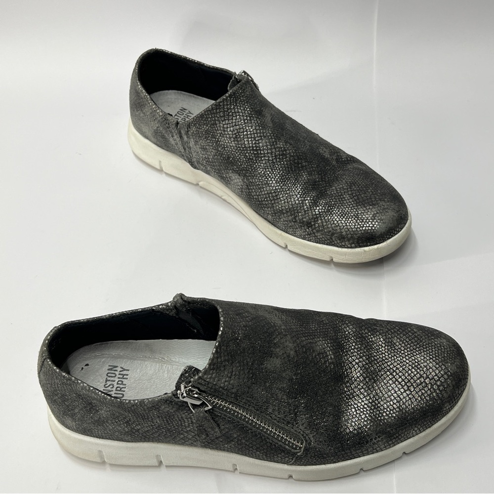 JOHNSTON & MURPHY Women’s Size 7 1/2 Silver Metallic Ankle Bootie - Picture 2 of 9